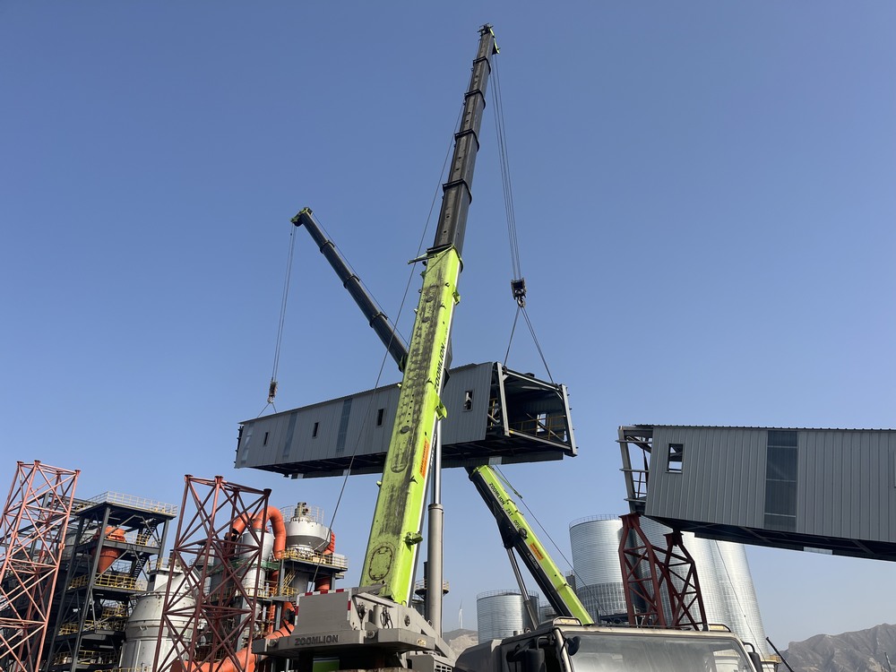 陜煤建設(shè)天工公司土建第二十一項(xiàng)目部：雙機(jī)抬吊破難題，通廊凌空展雄姿