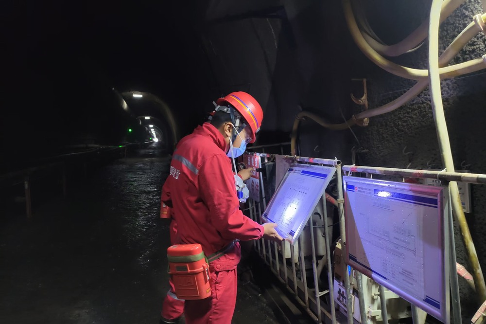 陜煤建設(shè)礦建二公司王峰項(xiàng)目雙巷道施工實(shí)現(xiàn)質(zhì)量進(jìn)度雙突破