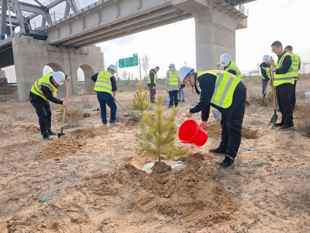 陜煤建設(shè)路橋分公司：夏意漸濃四月天，“青”風(fēng)助力促發(fā)展