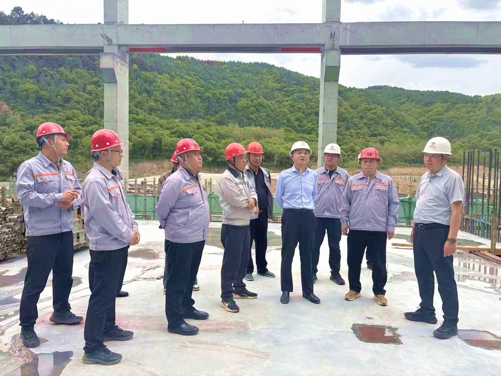 黃陵礦業(yè)集團(tuán)黨委副書(shū)記、總經(jīng)理趙小兵“五一”期間深入天工公司基層項(xiàng)目檢查指導(dǎo)