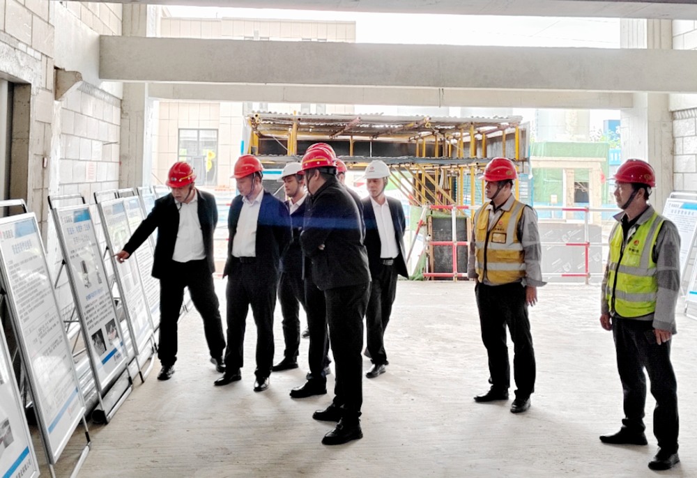 陜煤集團(tuán)基本建設(shè)部高級主任師楊景輝一行深入陜煤建設(shè)銅煤公司承建的檸條塔新建3#、4#員工公寓樓項目檢查指導(dǎo)工作