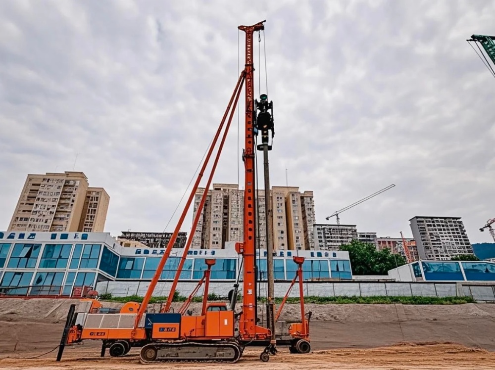 陜煤建設天工公司土建第二十七項目部：從“施工”到“綠建”，環(huán)保鉆機為浐灞住宅項目注入生態(tài)動能