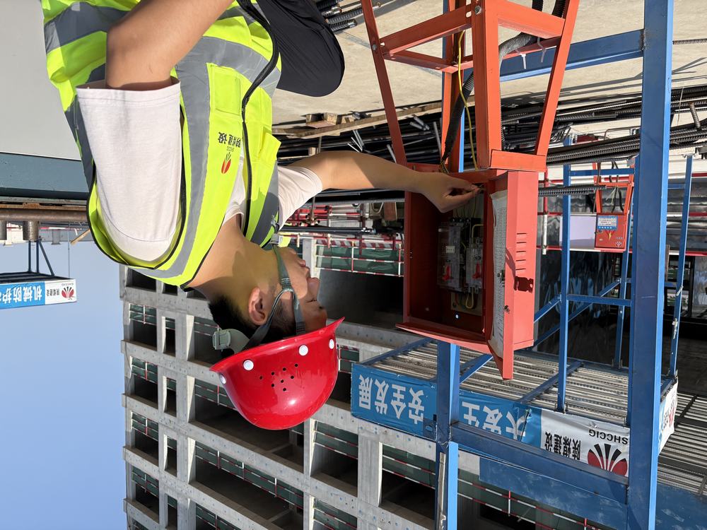 陜煤建設(shè)天工公司的 520 硬核告白：安全帽作玫瑰，卷尺圖紙寫情詩