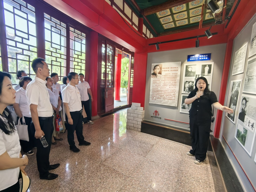 陜煤建設路橋分公司黨支部開展“緬懷先烈憶黨史，傳承精神踐初心”主題黨日活動