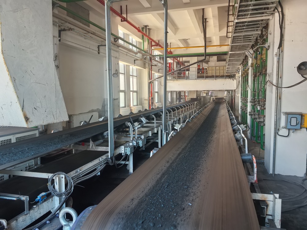 陜煤建設(shè)韓城分公司安裝四項(xiàng)目部：王峰煤礦選煤廠帶煤試生產(chǎn)成功，以攻堅(jiān)之勢(shì)鑄就精品工程