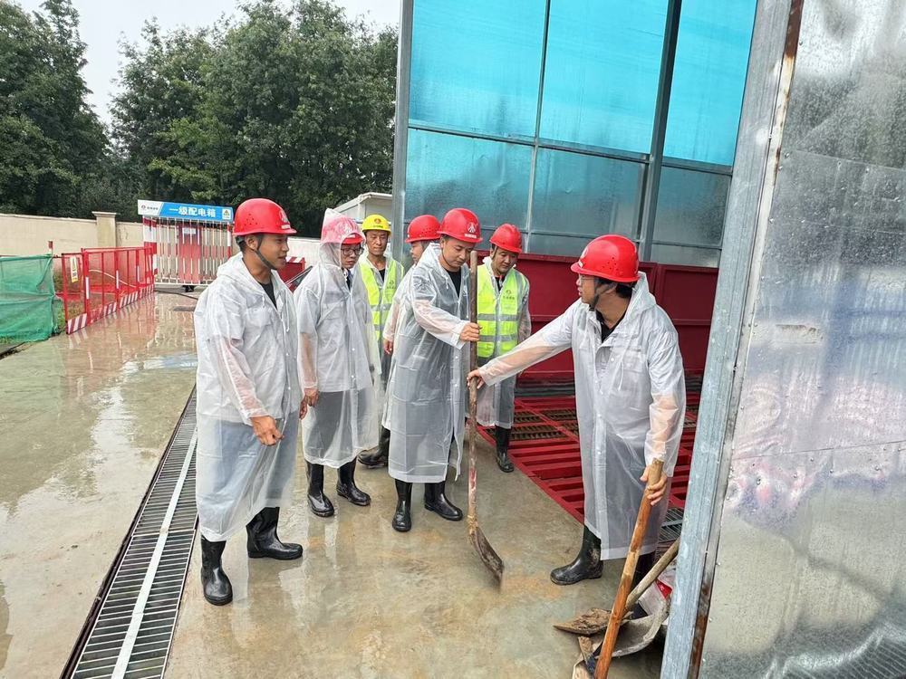 陜煤建設(shè)天工公司土建第二十七項目部：“汛”速行動，嚴守雨季安全線