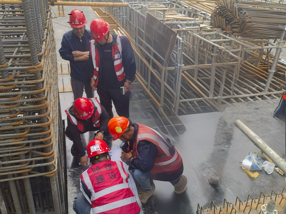 陜煤建設(shè)與浙江二建跨項(xiàng)目聯(lián)動(dòng) ，聚焦汽機(jī)預(yù)埋螺栓施工技術(shù)攻堅(jiān)