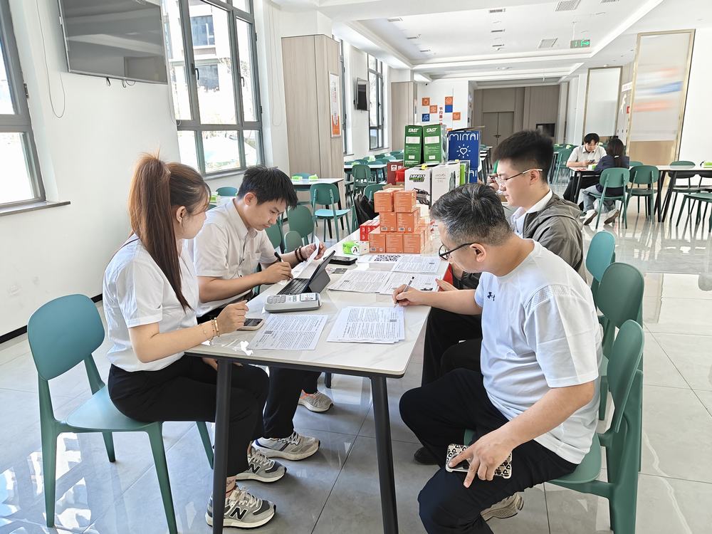 陜煤建設天工公司： 刷臉就餐，智慧食堂讓“靠臉吃飯”成為新時尚