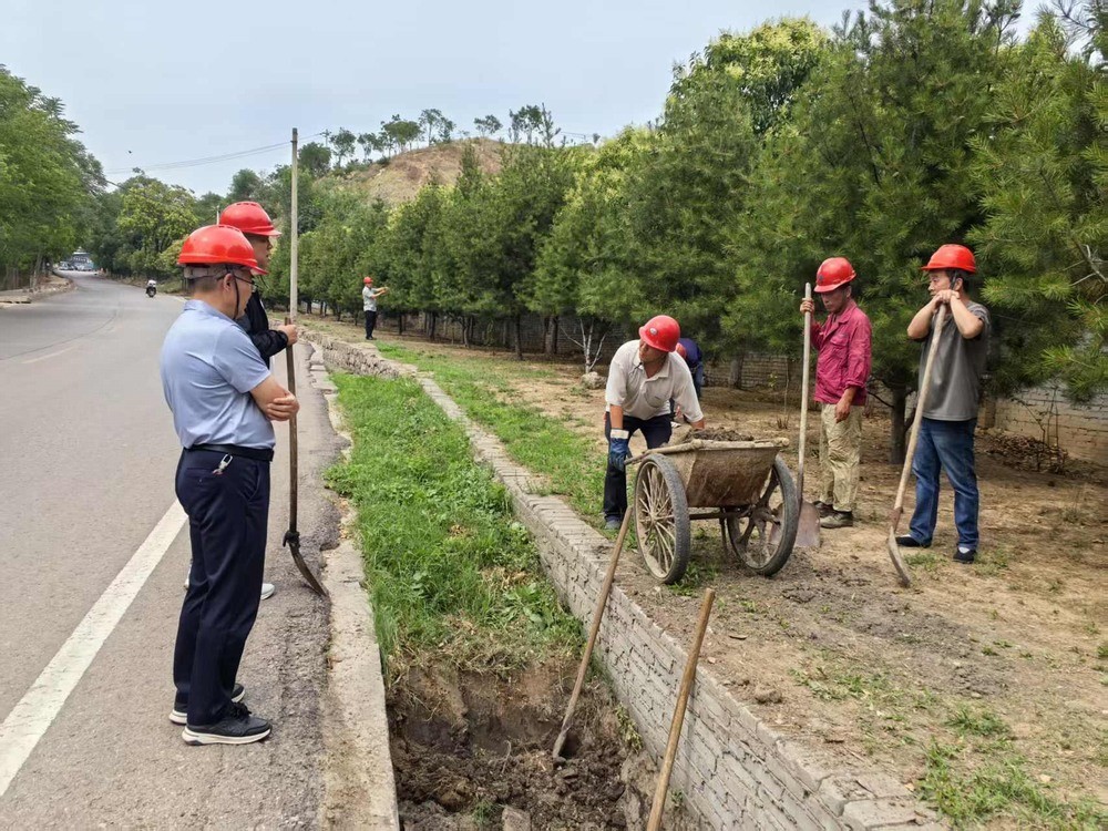 安全生產(chǎn)月超燃行動(dòng)！清淤攻堅(jiān)顯身手 巧思護(hù)墻守安全