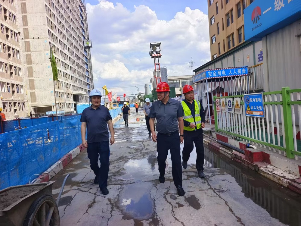 陜西省建設(shè)工程質(zhì)量安全監(jiān)督總站站長(zhǎng)鄭海平一行蒞臨檸條塔煤礦新建3#、4#員工公寓樓項(xiàng)目檢查指導(dǎo)工作