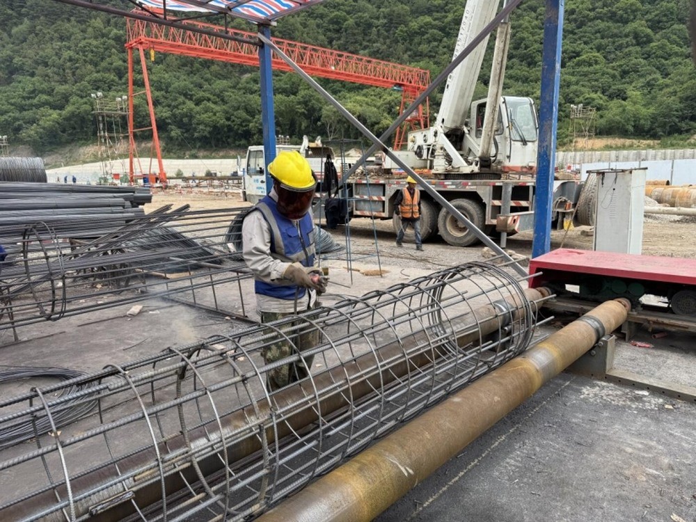 陜煤建設(shè)銅煤公司：黃陵店頭電廠二期建設(shè)者迎“烤”驗(yàn)，千根樁基提前拔地而起