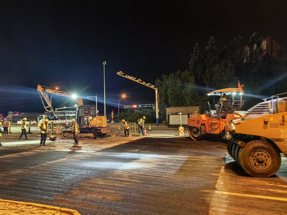 陜煤建設(shè)榆林公司第一項目部：7小時夜戰(zhàn)搶通校場路  “繡花功夫”顯擔(dān)當