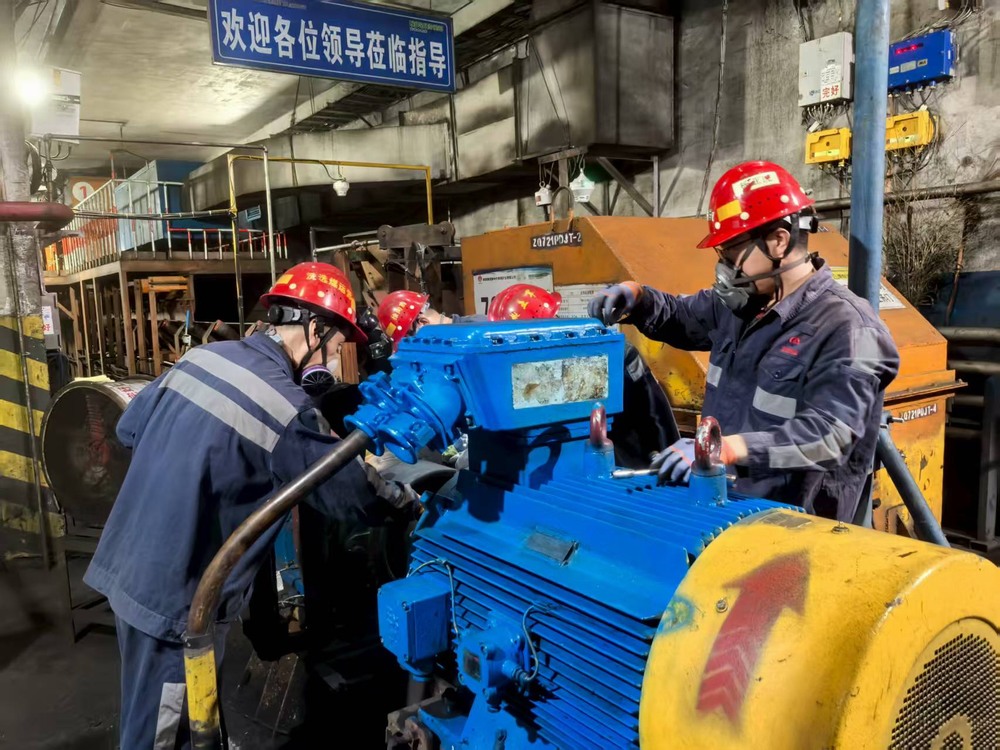 陜煤建設(shè)洗選煤運(yùn)營公司檸條塔運(yùn)營項(xiàng)目部：汗水浸透工裝色，高溫檢修護(hù)生產(chǎn)