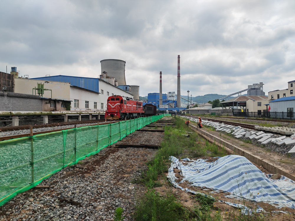 陜煤建設(shè)路橋分公司黃陵項(xiàng)目部迎雨季、戰(zhàn)酷暑、攻堅(jiān)沖刺保工期