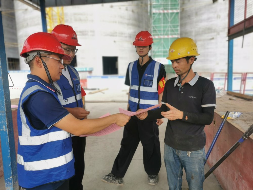 “炎值”勁爆！看陜煤建設(shè)韓城分公司土建十一項目部如何積極應(yīng)對高溫“烤”驗