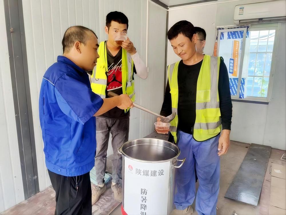 陜煤建設(shè)路橋分公司荊州項(xiàng)目部戰(zhàn)高溫、守安全、保進(jìn)度