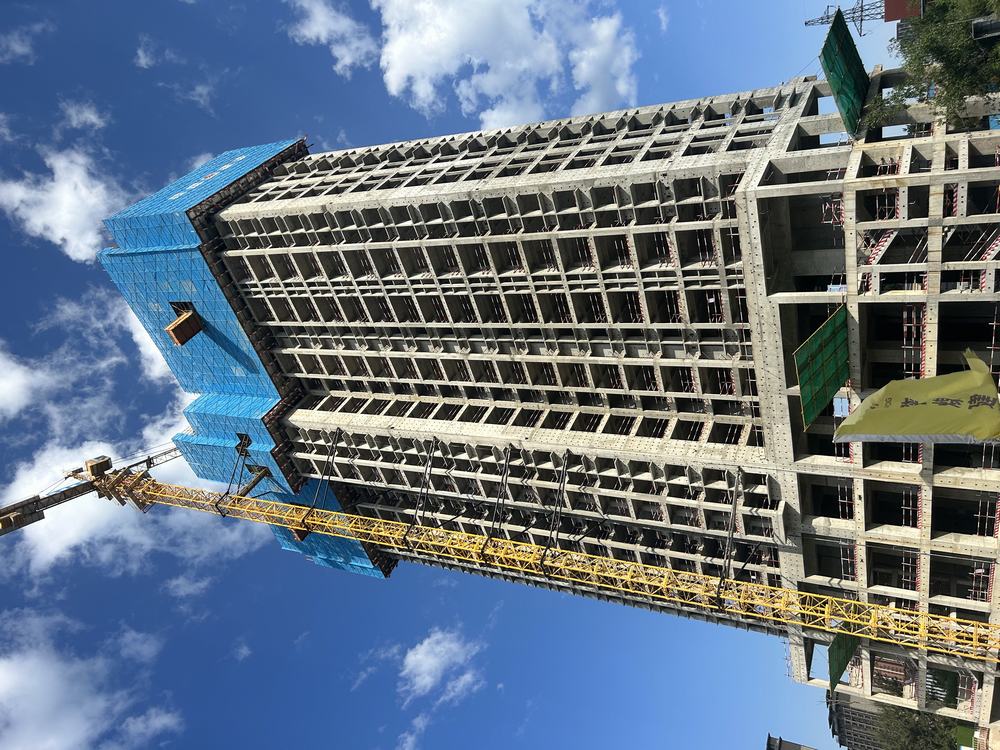 陜煤建設(shè)榆林公司承建的祥和家園1號(hào)樓項(xiàng)目主體結(jié)構(gòu)提前54天封頂