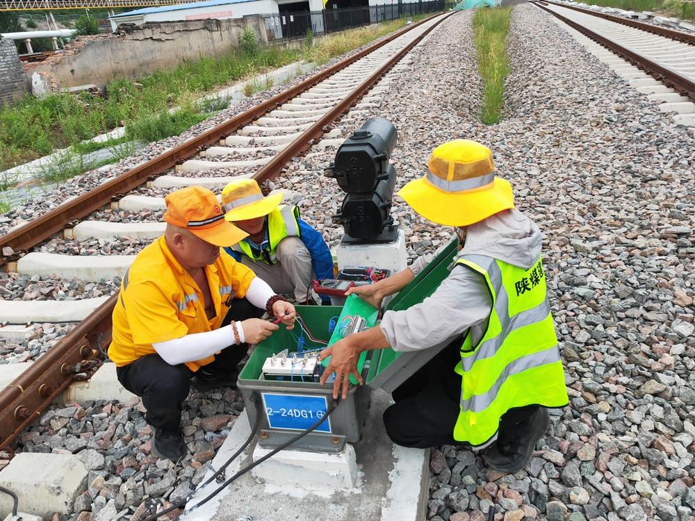 “路”途坦蕩！陜煤建設(shè)路橋分公司黃陵項(xiàng)目部“組合拳”齊發(fā)力