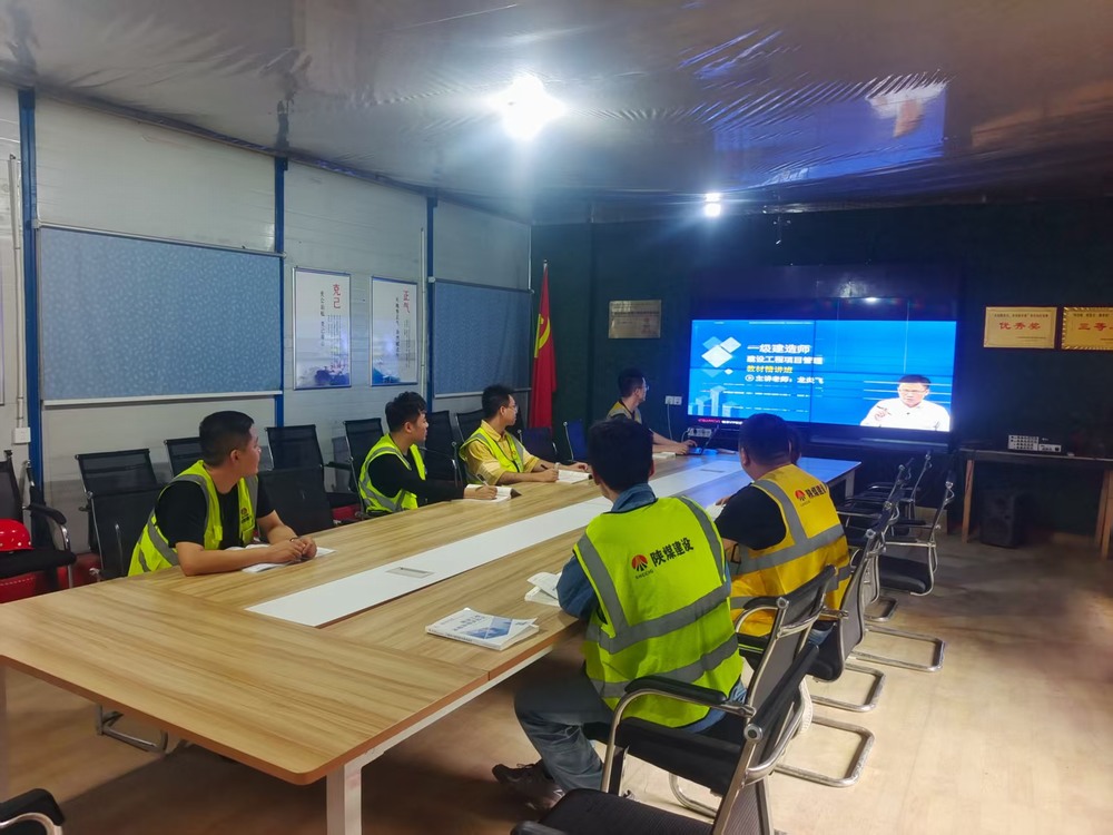 燈光映初心！陜煤建設(shè)銅煤公司基層職工備戰(zhàn)一建熱潮涌