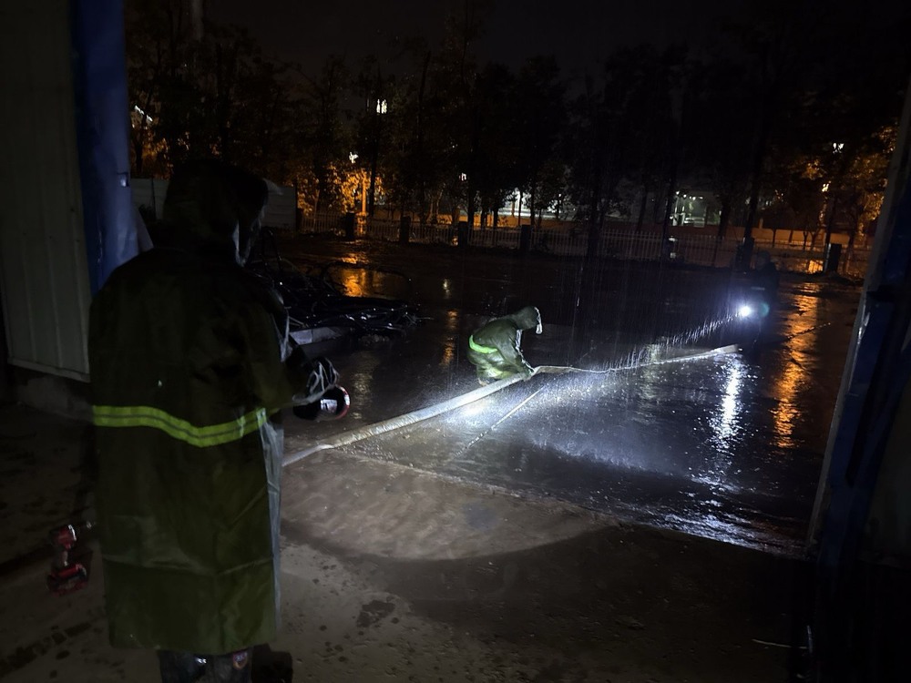 風(fēng)雨中的擔(dān)當(dāng)！陜煤建設(shè)銅煤公司基層項(xiàng)目部強(qiáng)降雨應(yīng)對(duì)紀(jì)實(shí)