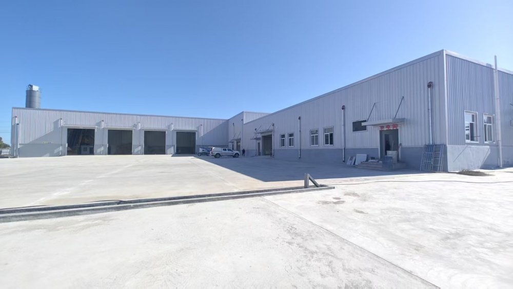 陜煤建設(shè)路橋分公司胡家河煤礦二號風井及附屬工程膠輪車庫、材料庫、砂石料庫工程通過預驗收