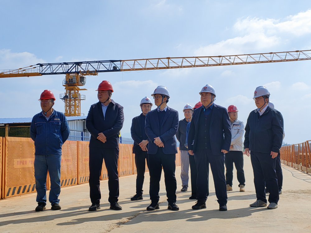 省紀(jì)委監(jiān)委駐陜煤集團(tuán)紀(jì)檢監(jiān)察組組長(zhǎng)、集團(tuán)黨委委員、紀(jì)委書(shū)記閆恒光一行深入陜煤汨羅電廠(chǎng)項(xiàng)目調(diào)研指導(dǎo)工作