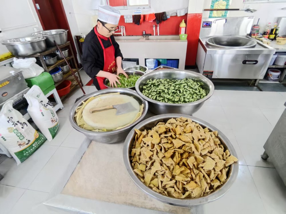 陜煤建設(shè)煤礦運(yùn)營(yíng)服務(wù)分公司：春節(jié)臨近樹(shù)新風(fēng) 勤儉節(jié)約護(hù)“舌尖文明”