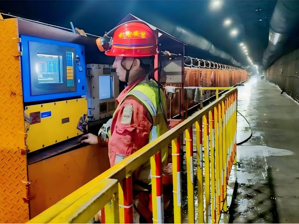 陜煤建設(shè)機(jī)電安裝公司：春節(jié)堅守保工期，奉獻(xiàn)擔(dān)當(dāng)寫新篇！