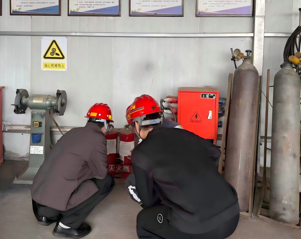 陜煤建設(shè)機電安裝公司涌鑫項目部：打好夏季安全“組合拳” 筑牢項目建設(shè)“防火墻”