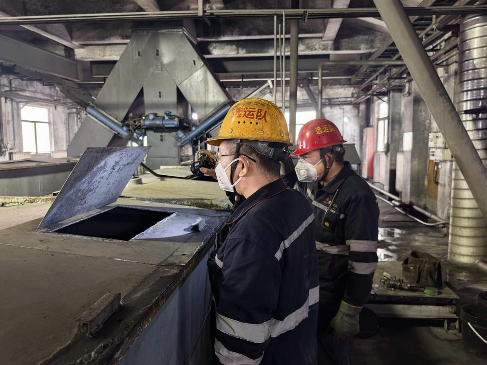 陜煤建設洗選煤運營公司澄合山陽運營項目部： 五一在崗“不打烊” 煤海有群“趕路人”