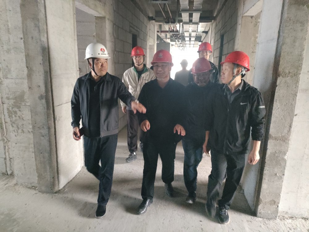 陜煤建設(shè)漢中分公司承建的藍(lán)山重工產(chǎn)研基地項(xiàng)目（二期工程）綜合樓主體結(jié)構(gòu)順利通過(guò)驗(yàn)收